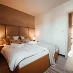 Lesniczanka Apartment *