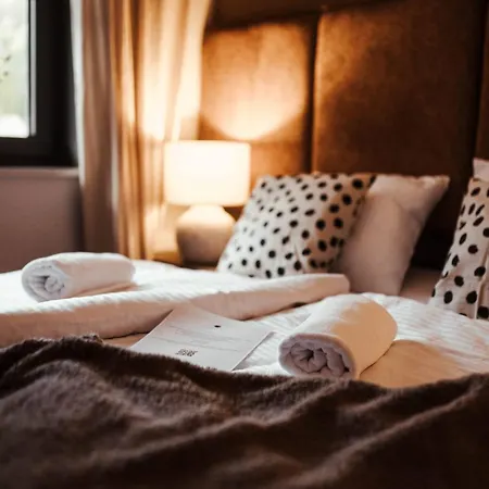 Lesniczanka Apartment *